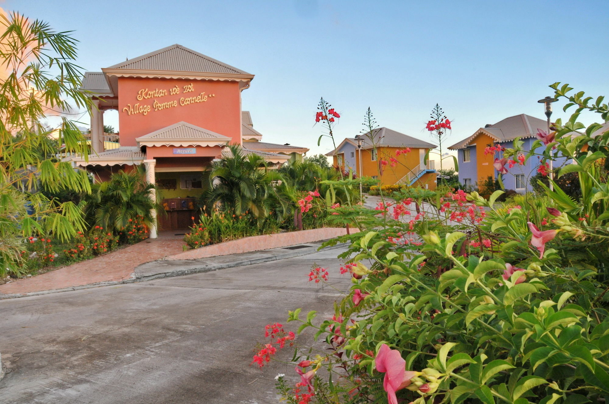 Hotel Village Pomme Cannelle 3 Etoiles Le Precheur Exterior foto
